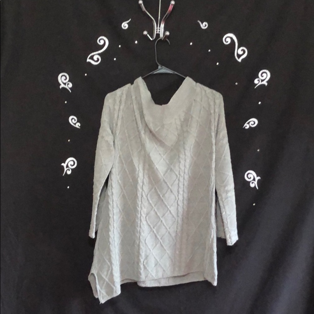 sweater - Picture 2 of 3